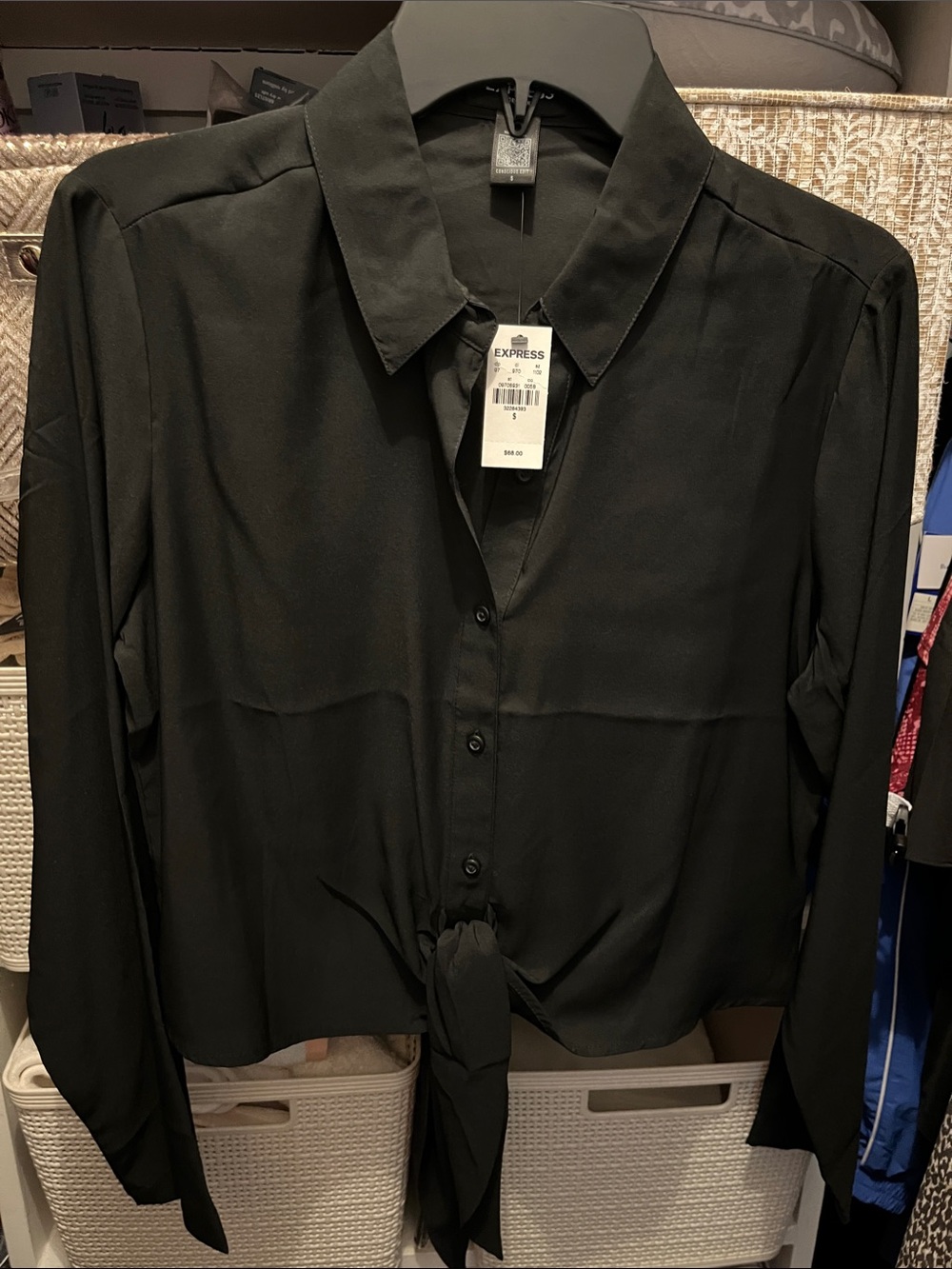 Express Portofino women’s Black Long-Sleeve Button-Front Tie-Hem Shirt